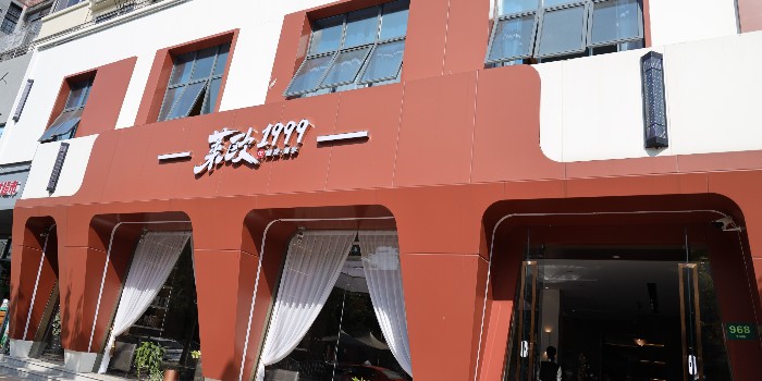 鋁單板定制什么樣的廠家才靠譜？甄別鋁單板廠家品牌是一個(gè)簡(jiǎn)單的辦法