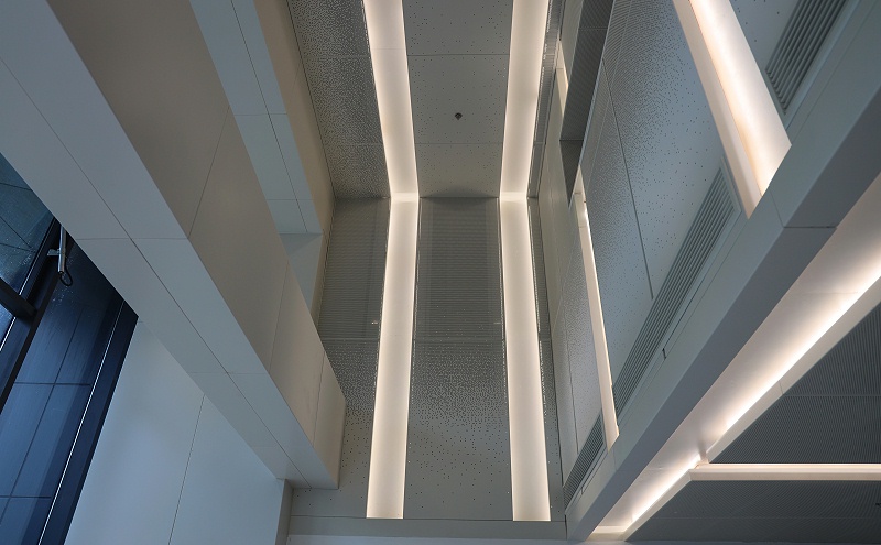 上海地產閔虹集團辦公樓@漸變沖孔鋁單板