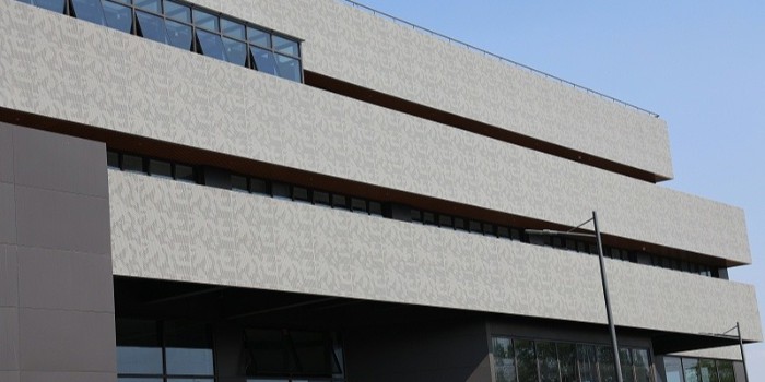 雕刻鋁單板能用于戶外裝飾嗎？24年鋁單板定制廠家來教你